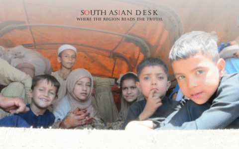 Afghan PoR cardholders cross the Pakistan-Afghanistan border with their belongings ahead of the September 1, 2025, repatriation deadline.