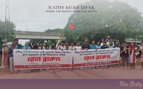 Students protesting on Dhaka Rail Blockade