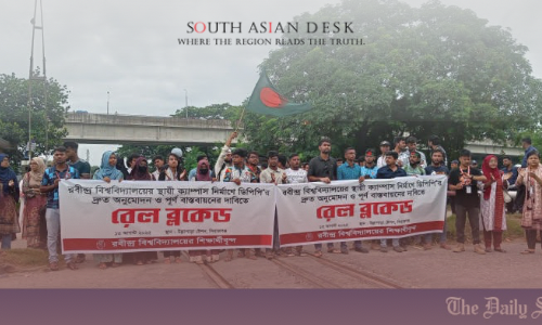 Students protesting on Dhaka Rail Blockade