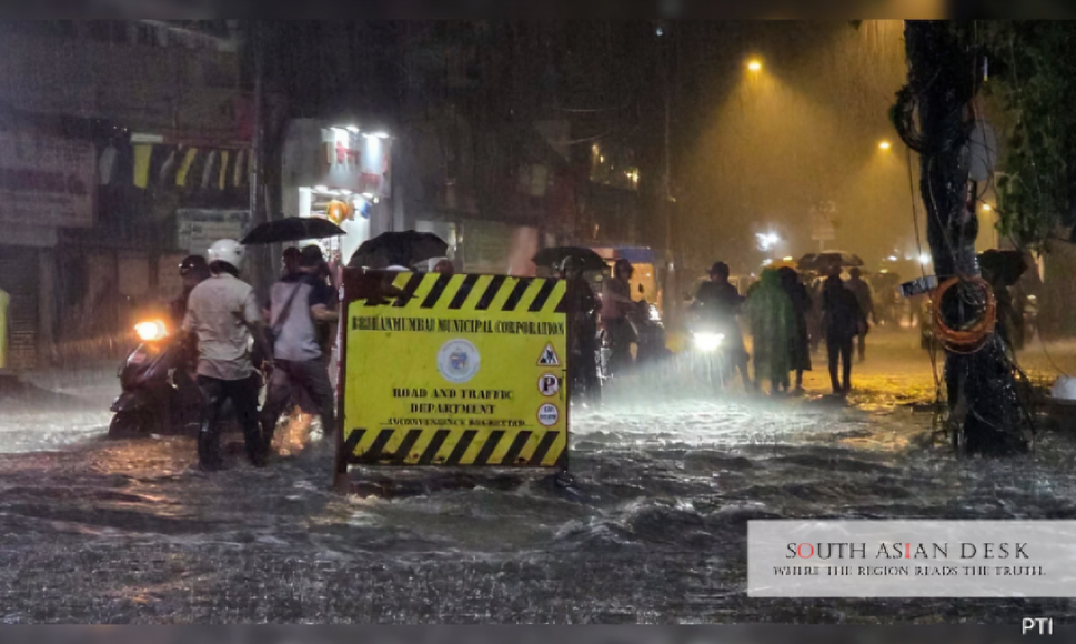 Heavy Rains in Mumbai Prompt Red Alerts Across Maharashtra 1 Heavy Rains in Mumbai seen in the picture