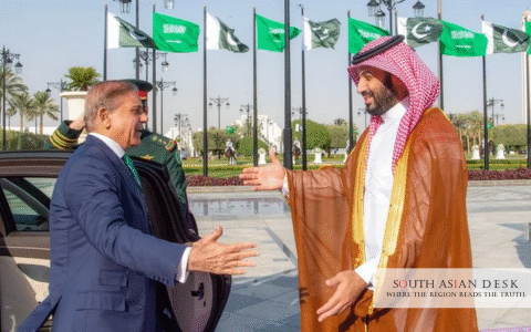 The supreme leaders of Pakistan and Saudi during the defense pact announcement