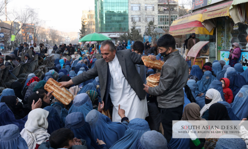 A man managesa groupd of people during unemployment crisis in Afghanistan