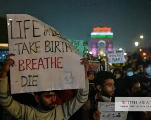 Delhi AQI Very Poor at 397 as Protesters Use Chilli Spray on Police