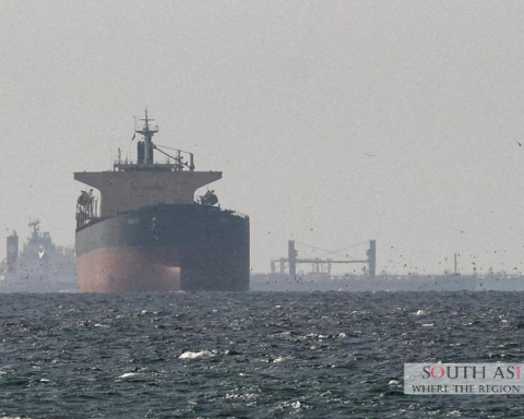 5 India-bound LPG Ships Halted Near Hormuz