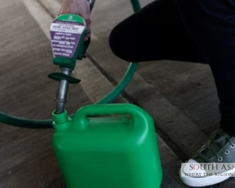 Gujarat's Ceramic Industry Faces Shutdown | US-Iran Conflict