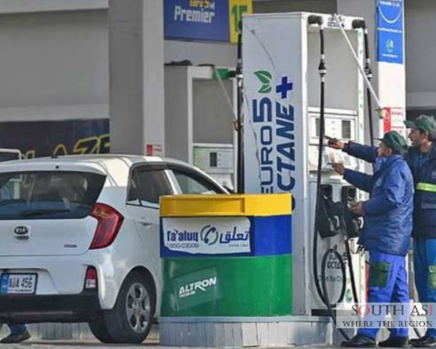 Pakistan Compensates Oil Marketing Companies to Stabilize Fuel Prices