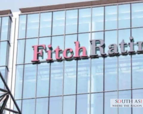 Fitch Retains Pakistan Credit Rating at B- Amid Debt Challenges