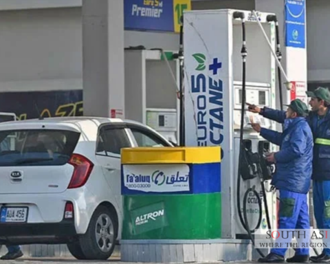 Pakistan Cuts Diesel Prices Amid Global Oil Drop