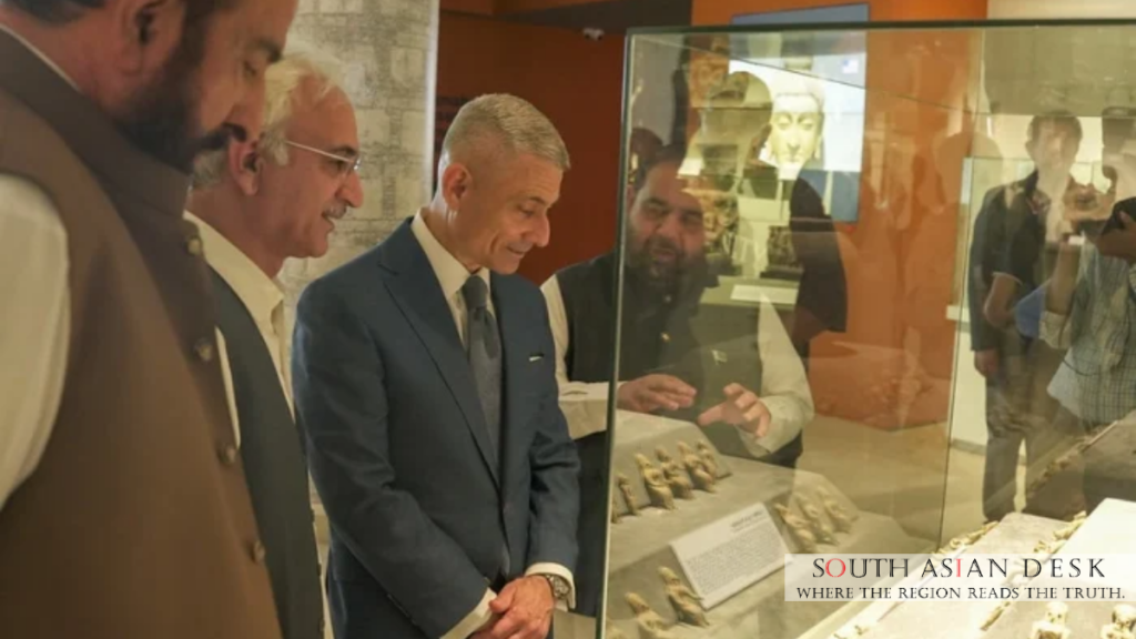 US Returns 450 Artefacts to Pakistan